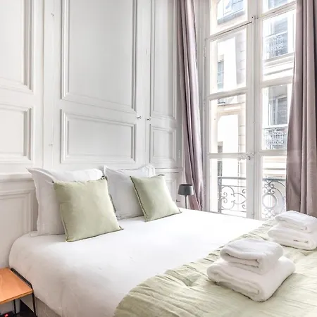 Outstanding Parisian Flat In Heart Of Center Apartment