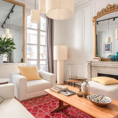 Outstanding Parisian Flat In Heart Of Center Paris