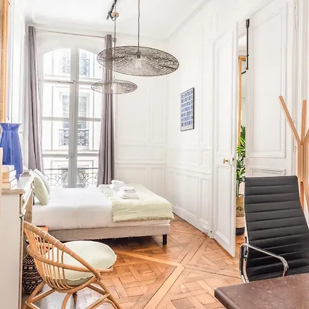 Apartment Outstanding Parisian Flat In Heart Of Center Paris