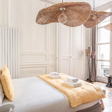 Outstanding Parisian Flat In Heart Of Center *