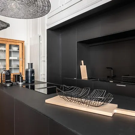 Outstanding Parisian Flat In Heart Of Center