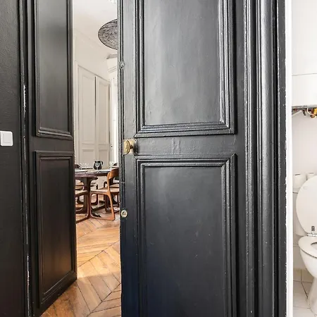 Apartment Outstanding Parisian Flat In Heart Of Center