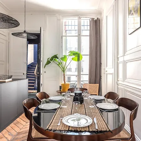 Outstanding Parisian Flat In Heart Of Center Paris