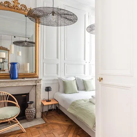 Outstanding Parisian Flat In Heart Of Center *