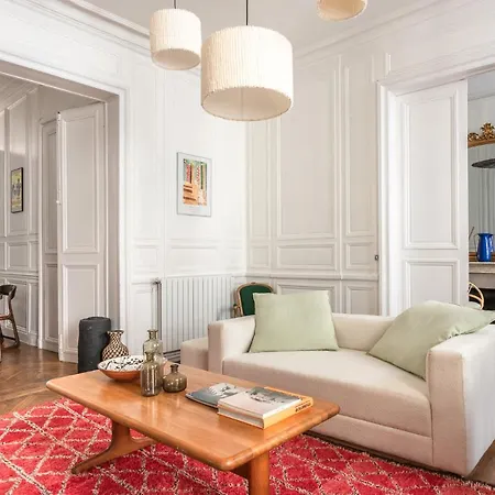 Outstanding Parisian Flat In Heart Of Center Apartment