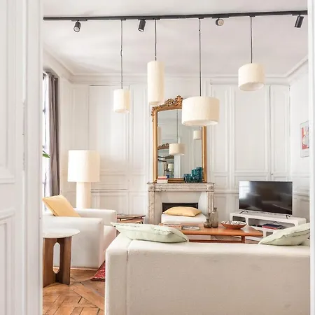 Outstanding Parisian Flat In Heart Of Center *