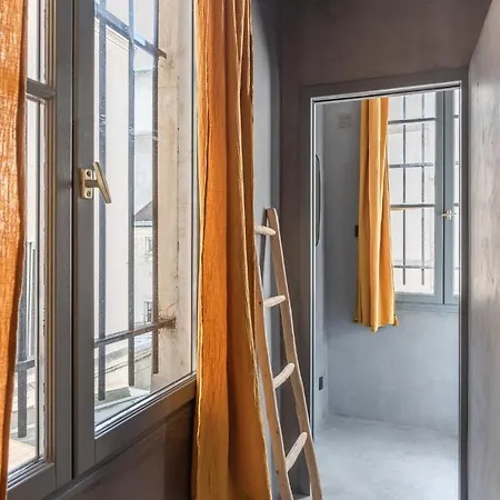 Outstanding Parisian Flat In Heart Of Center *